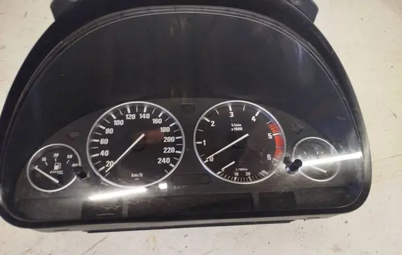 BMW 5 E39 Speedometer (instrument cluster) 110308784213 62116903761