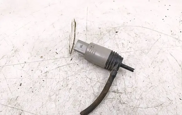 BMW 3 E90 E91 Windscreen/windshield washer pump 6934159 23557610