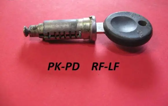 Volkswagen Jetta II Front door lock (next to the handle) 604837166