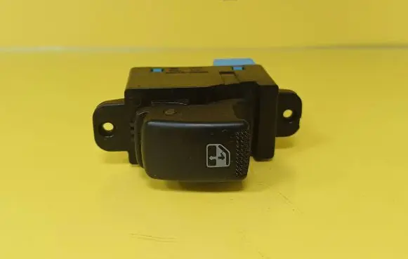 KIA Rio Electric window control switch 621W03620 935762D000