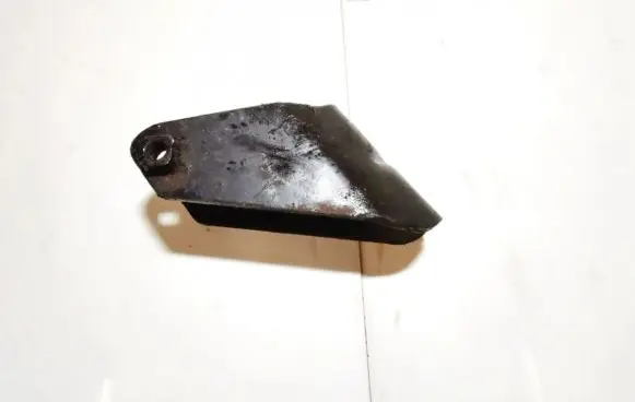 Nissan Almera N16 Engine mounting bracket