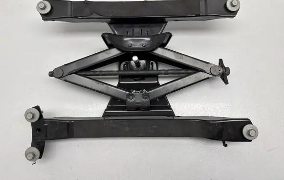 Chrysler Pacifica Lift Jack 68256894AD 9Z0107