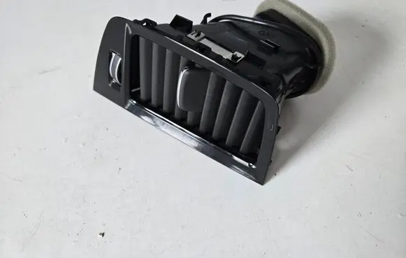 Volvo XC90 Dash center air vent grill 31366453