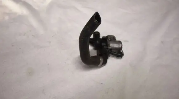 Mercedes-Benz CLS C219 Coolant heater control valve A2722000031