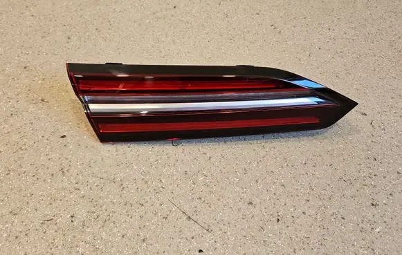 Tailgate rear/tail lights