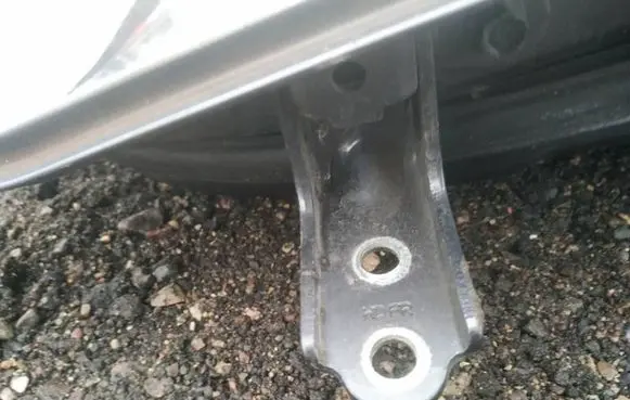 KIA Sportage Rear door lower hinge