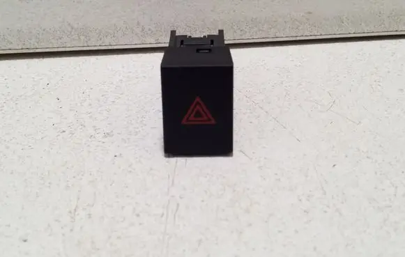 Nissan Qashqai J12 Hazard light switch 30111