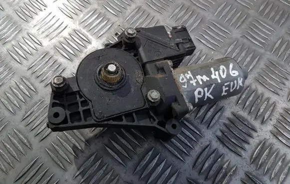 Peugeot 406 Front door window regulator motor 0130821674