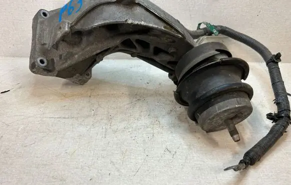 Infiniti Q50 Engine mounting bracket A2742232800