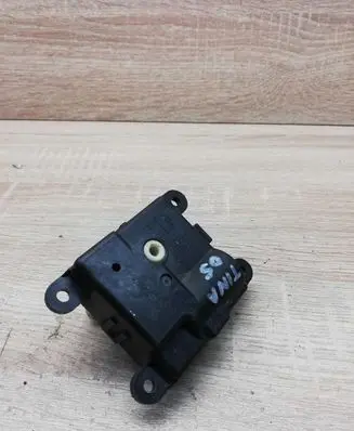 Nissan Primera Air flap motor/actuator 2K00130840
