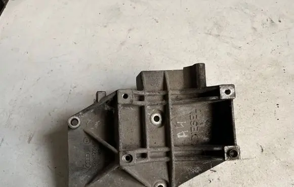 Volkswagen PASSAT B5 A/C compressor mount bracket 028260885A