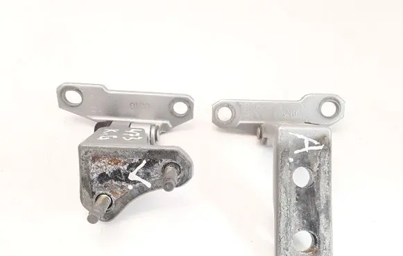 Infiniti M30 Rear door hinge set A070017