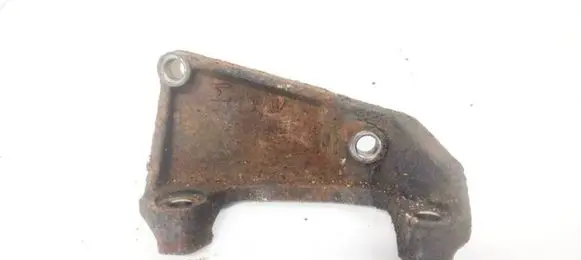 Toyota RAV 4 (XA20) Engine mounting bracket