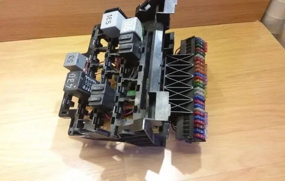 Ford Galaxy Fuse module 7M0937499A