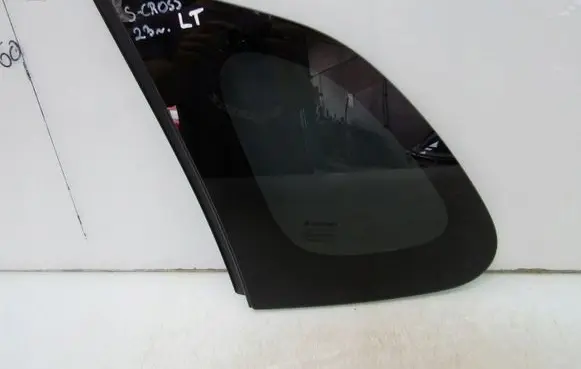 Suzuki SX4 S-Cross Front triangle window/glass SCROSS