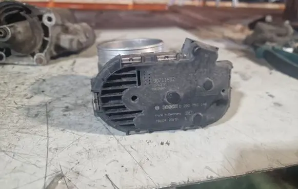 Volvo S40 Throttle valve 30711552