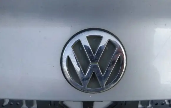 Volkswagen PASSAT B4 Manufacturer badge logo/emblem 