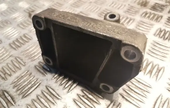 Mercedes-Benz S W220 Engine mounting bracket 6282230104