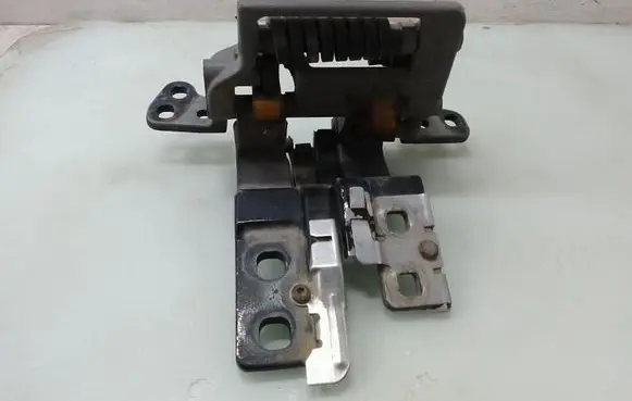 BMW 5 E60 E61 Tailgate/trunk/boot hinge 7061383