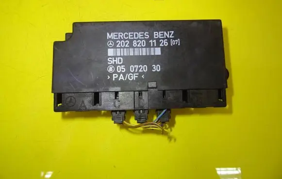 Mercedes-Benz C W202 Comfort/convenience module 2028201126
