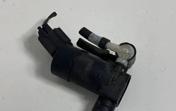 Volvo V70 Windscreen/windshield washer pump 1S7117K624FE