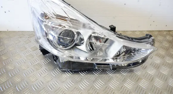 Toyota Prius+ (ZVW40) Headlight/headlamp 8113047640