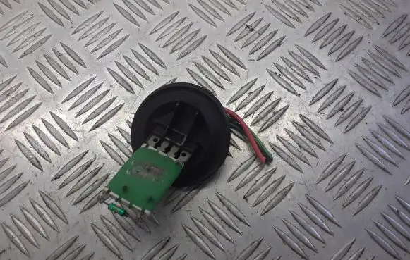Skoda Fabia Mk1 (6Y) Heater blower fan relay 