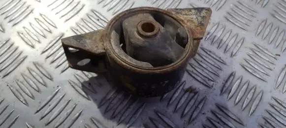 Nissan Sunny Engine mount bracket