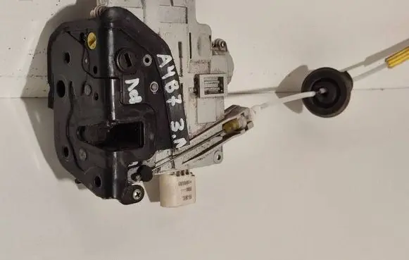 Audi A4 S4 B7 8E 8H Rear door lock 8E0839015AA JA68E0839