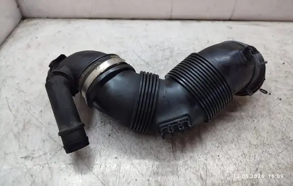 Skoda Karoq Turbo air intake inlet pipe/hose 5Q0129635