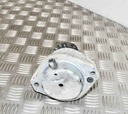 BMW 5 E60 E61 Engine mount bracket