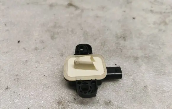 Mercedes-Benz B W246 W242 Airbag deployment crash/impact sensor A1668210351 56054084AA Q025772509