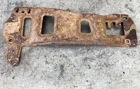 Volvo XC90 Rear differential/diff mount bracket 