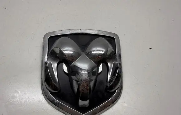 Dodge RAM 1500 DS Manufacturers badge/model letters 68082011AA