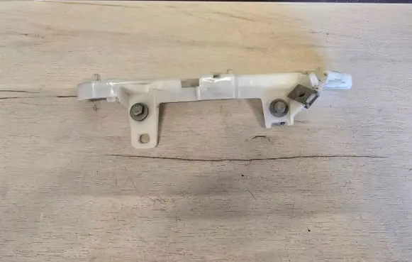 BMW 7 G70 Front bumper mounting bracket 9464049