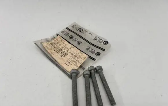 Volkswagen Crafter Cylinder head bolts N10618601 066405671574 2103148