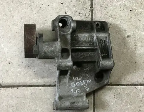 Volkswagen Golf III Engine mounting bracket 001822VW