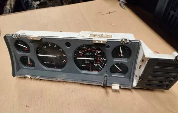 Speedometer (instrument cluster)