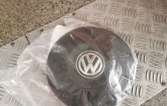 Volkswagen Transporter - Caravelle T6 R16 wheel hub/cap/trim 7E0601151B
