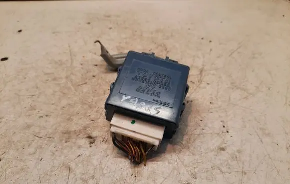 Toyota Yaris Door control unit/module 859800D050 MB0515003900