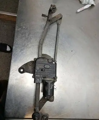 Audi A8 S8 D3 4E Front wiper linkage and motor A4104014 3C8955023F MS6K0604