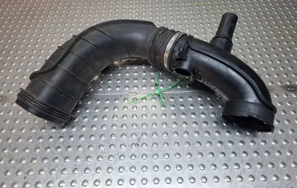 BMW 5 F10 F11 Air intake hose/pipe S26371786 8508047 8512285