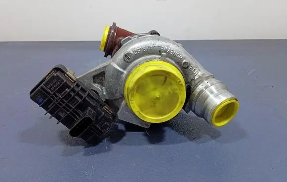 BMW 3 F30 F35 F31 Turbo system vacuum part 8570083