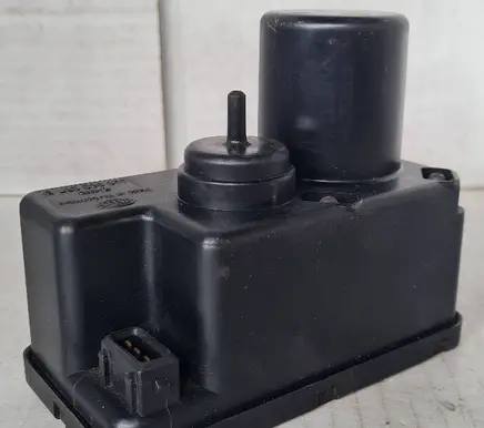 Audi 100 200 5000 C3 Central locking vacuum pump 443862257B
