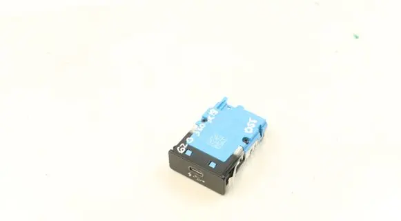 BMW 3 G20 G21 USB socket connector 8711939 84108711939 19163010