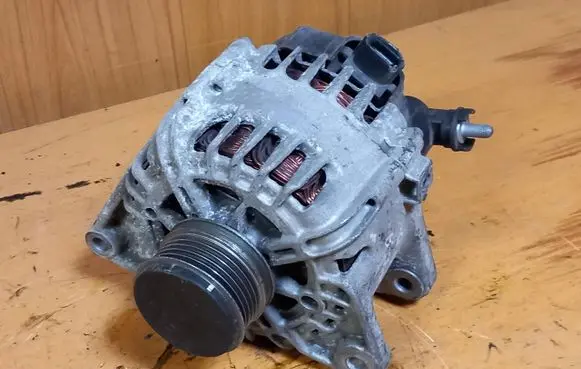 KIA Venga Generator/alternator 373002A600