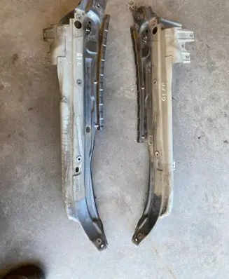 Audi Q7 4L Fender mounting bracket 4L0805175