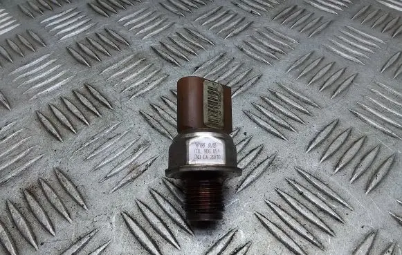 Audi A4 S4 B8 8K Fuel pressure sensor 03L906051 55PP2602
