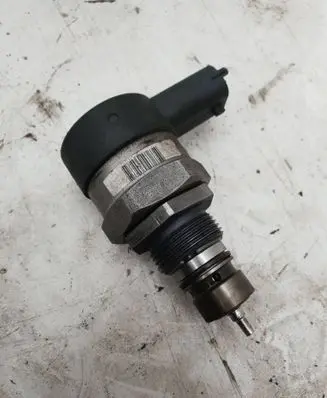 Land Rover Discovery 4 - LR4 Fuel main line pipe 0281006464 30762916