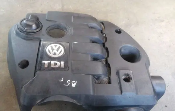 Volkswagen PASSAT B5.5 Engine cover (trim) 038103925EN
